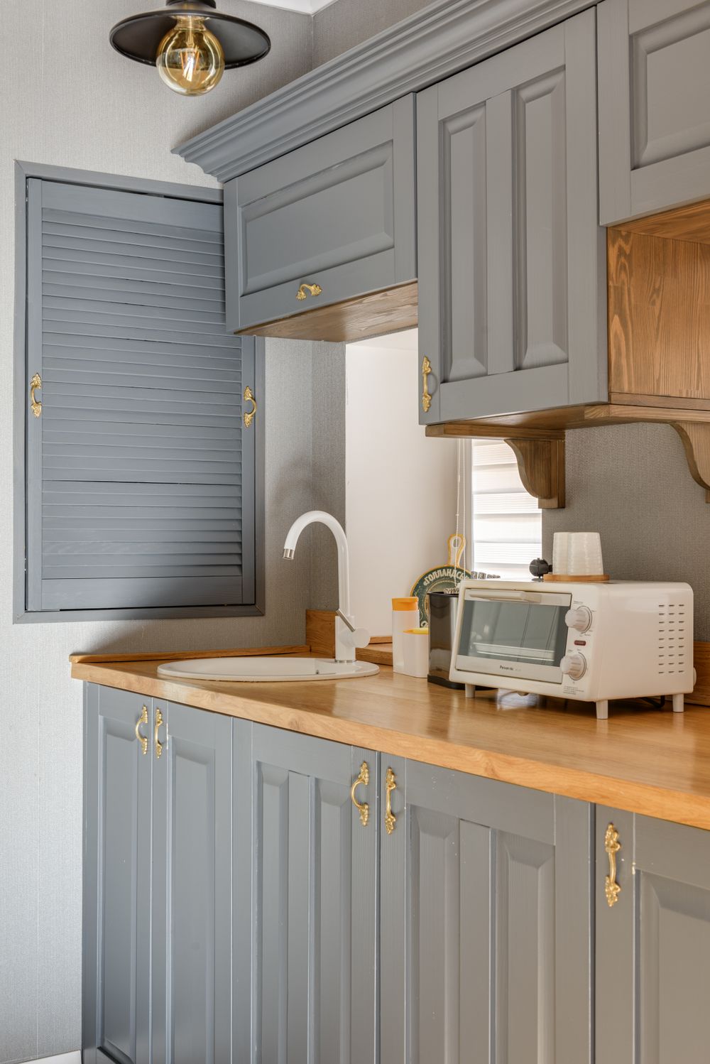 Gray painted shaker kitchen cabinets